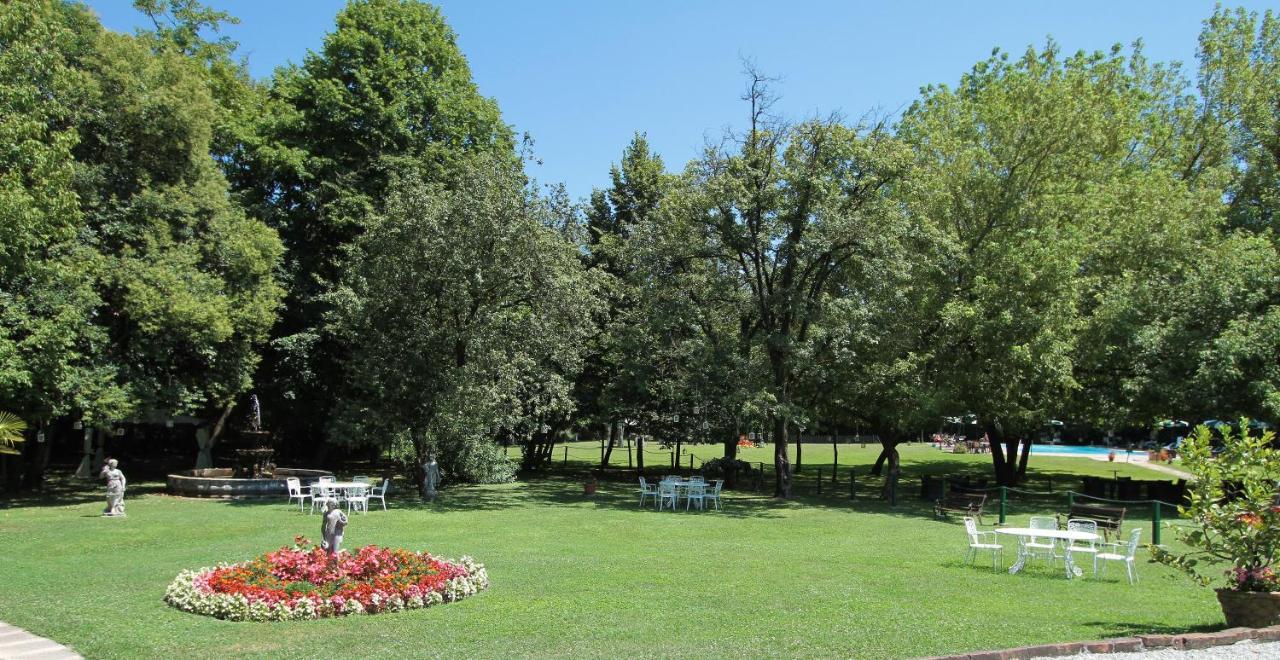 Hotel Villa Luppis Pasiano Di Pordenone Exterior foto